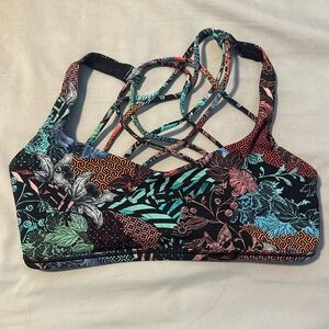 Lululemon free to be wild light support bra a/b cup size 6